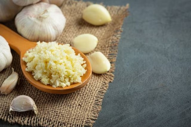 Điều gì xảy ra với cơ thể nếu thường xuyên ăn tỏi sống?